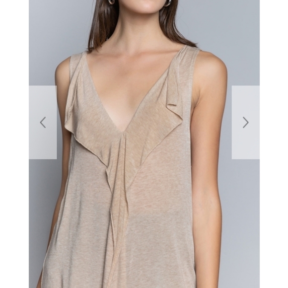 🆕️ Ruffle V-neck Tunic - Picture 12 of 12